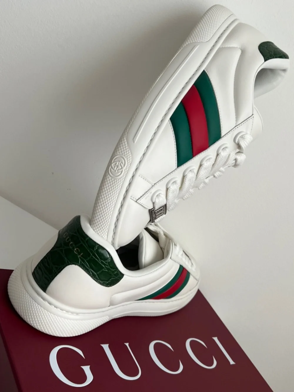 Gucci Men's Ace Sneaker White Leather Green Red Web ACE Metal Tag Lace 10 US10.5